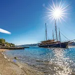 Gorgeous In With Sauna Supetarska Draga